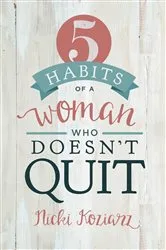 Book cover of 5 Habits of a Woman Who Doesn't Quit by Nicki Koziarz