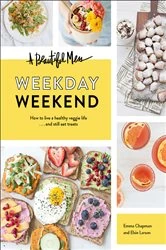 Book cover of A Beautiful Mess Weekday Weekend by Emma Chapman