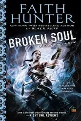 Book cover of Broken Soul by Faith Hunter