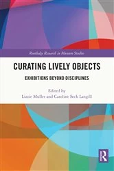 Book cover of Curating Lively Objects by Lizzie Muller