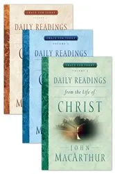 Book cover of Daily Readings From the Life of Christ Volumes 1-3 by John MacArthur
