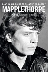 Book cover of Dans la vie noire et blanche de Robert Mapplethorpe by Judith Benhamou-Huet