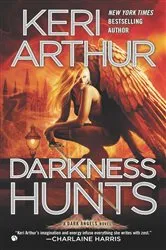 Book cover of Darkness Hunts by Keri Arthur