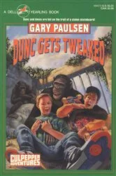 Book cover of DUNC GETS TWEAKED by Gary Paulsen
