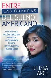 Book cover of Entre las sombras del Sueño Americano by Julissa Arce