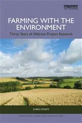 Book cover of Farming with the Environment by Chris Stoate