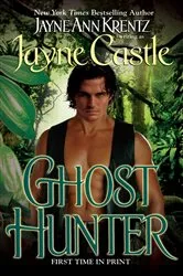Book cover of Ghost Hunter by Jayne Castle