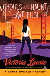 Book cover of Ghouls Just Haunt to Have Fun by Victoria Laurie