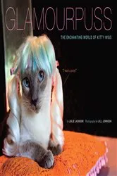 Book cover of Glamourpuss by Julie Jackson