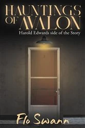 Book cover of Hauntings of Avalon by Flo Swann
