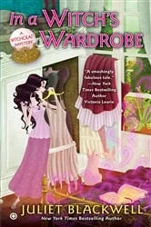 Book cover of In a Witch's Wardrobe by Juliet Blackwell