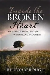 Book cover of Inside the Broken Heart by Julie Yarbrough