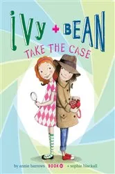 Book cover of Ivy and Bean Take the Case by Annie Barrows