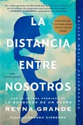 Book cover of La distancia entre nosotros by Reyna Grande