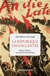 Book cover of La République ensanglantée by Jean-Numa Ducange