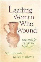 Book cover of Leading Women Who Wound by Sue Edwards