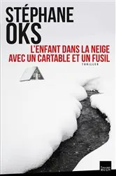 Book cover of L'Enfant dans la neige avec un cartable et un fusil by Stéphane Oks