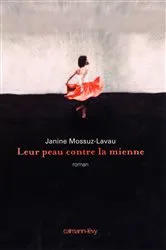 Book cover of Leur peau contre la mienne by Unknown