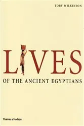 Book cover of Lives of the Ancient Egyptians: Pharaohs, Queens, Courtiers and Commoners by Toby Wilkinson