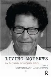 Book cover of Living Moments by Stephen Bloch