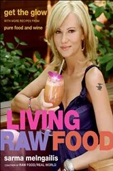 Book cover of Living Raw Food by Sarma Melngailis