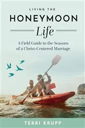 Book cover of Living the Honeymoon Life by Terri Krupp