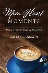 Book cover of Mom Heart Moments by Sally Clarkson