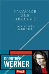 Book cover of N'avance que désarmé by Dorothée Werner