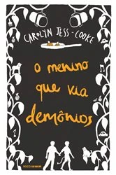 Book cover of O menino que via demônios by Carolyn Jess-Cooke