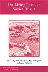 Book cover of On Living Through Soviet Russia by Daniel Bertaux
