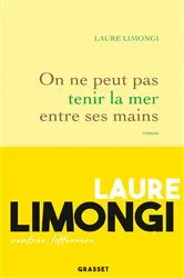Book cover of On ne peut pas tenir la mer entre ses mains by Laure Limongi