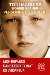 Book cover of Personne n'est venu - Mon enfance dans l'orphelinat de l'horreur by Unknown