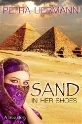 Book cover of Sand in her shoes by Petra Liermann