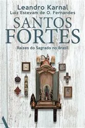 Book cover of Santos fortes by Leandro Karnal
