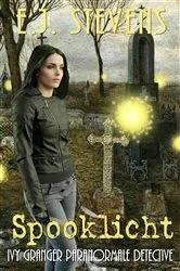 Book cover of Spooklicht by E.J. Stevens