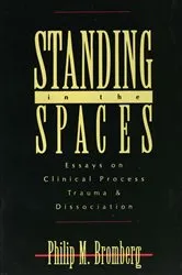 Book cover of Standing in the Spaces by Philip M. Bromberg