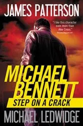 Book cover of Step on a Crack by James Patterson