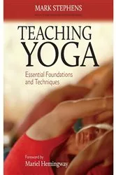 Book cover of Teaching Yoga by Mark Stephens