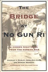 Book cover of The Bridge at No Gun Ri by Charles J. Hanley