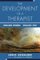 Book cover of The Development of a Therapist: Healing Others - Healing Self by Louis Cozolino