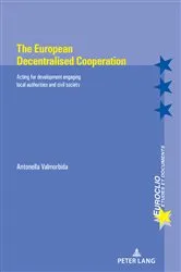 Book cover of The European Decentralised Cooperation by Antonella Valmorbida