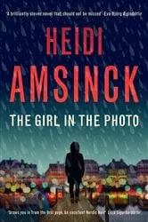 Book cover of The Girl in the Photo by Heidi Amsinck