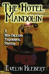 Book cover of The Hotel Mandolin by Evelyn Klebert