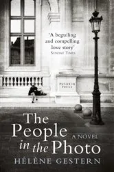 Book cover of The People in the Photo by Hélène Gestern