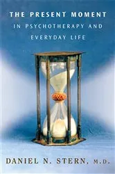 Book cover of The Present Moment in Psychotherapy and Everyday Life (Norton Series on Interpersonal Neurobiology) by Daniel N. Stern