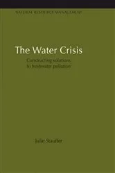 Book cover of The Water Crisis by Julie Stauffer