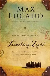 Book cover of Traveling Light Deluxe Edition by Max Lucado