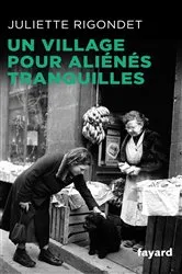 Book cover of Un village pour aliénés tranquilles by Juliette Rigondet