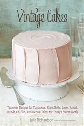 Book cover of Vintage Cakes by Julie Richardson