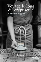 Book cover of Voyage le long du crépuscule by Christian Legault